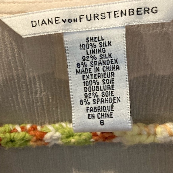 Diane Von Furstenberg size 6 chiffon collar and flutter sleeveless top 💯 silk - Picture 3 of 5